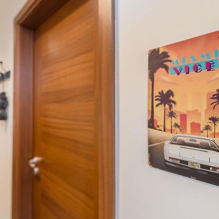Miami Vice Apartment With Balcony Budapest Kültér fotó
