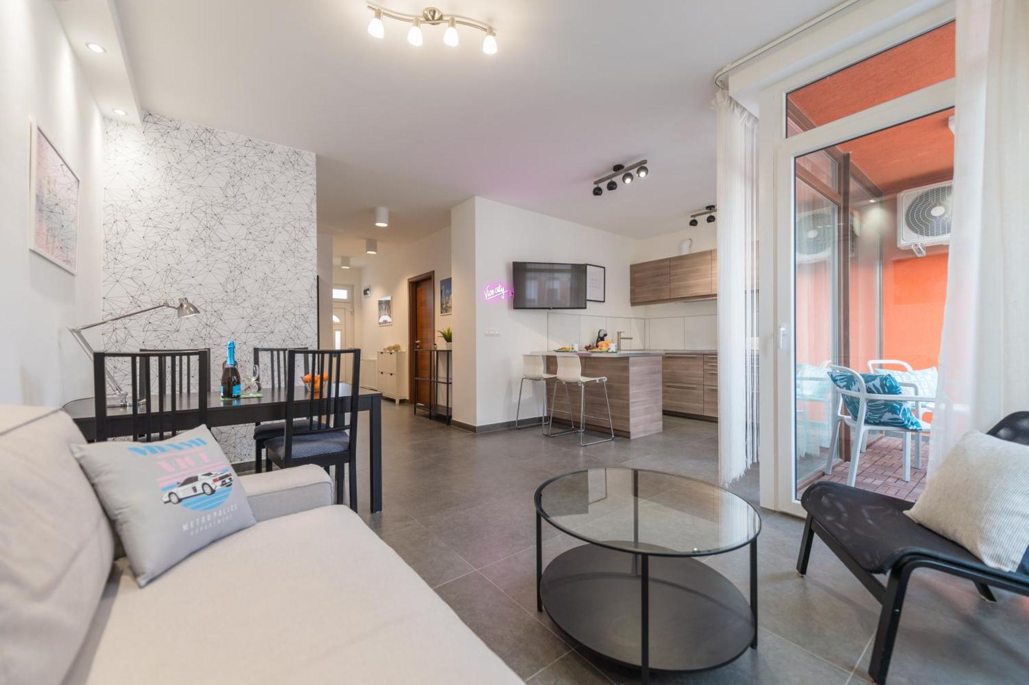 Miami Vice Apartment With Balcony Budapest Kültér fotó