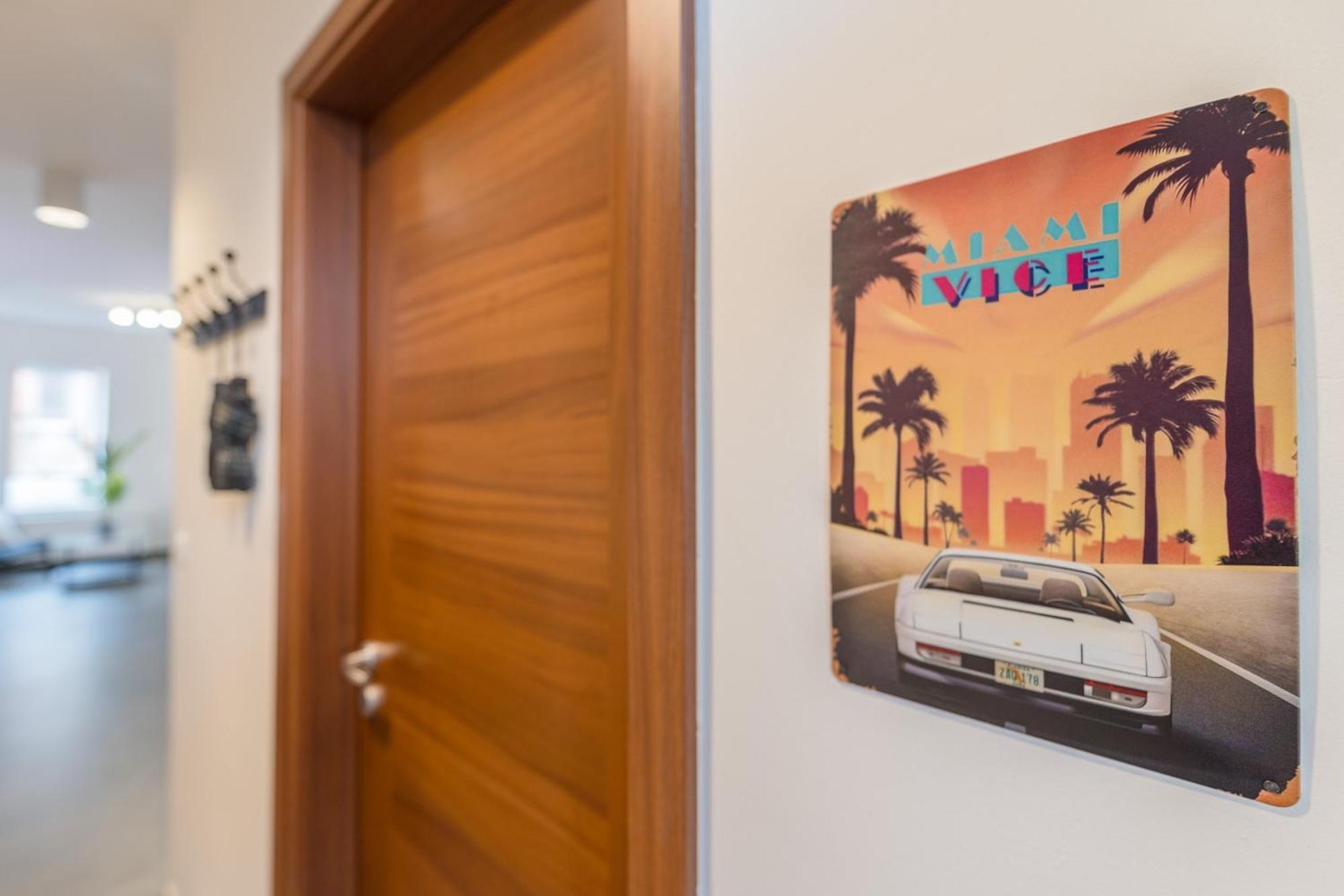 Miami Vice Apartment With Balcony Budapest Kültér fotó