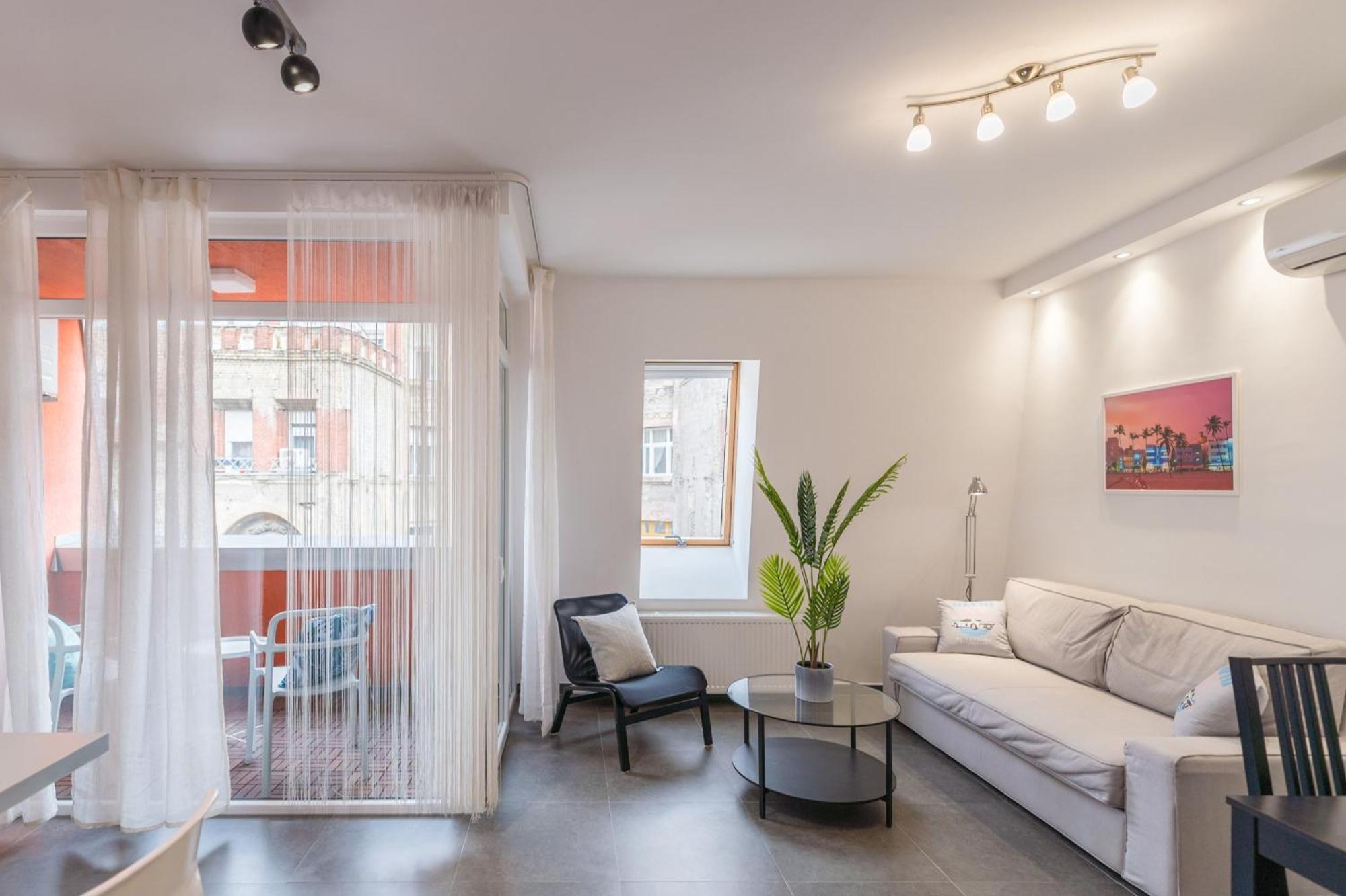 Miami Vice Apartment With Balcony Budapest Kültér fotó