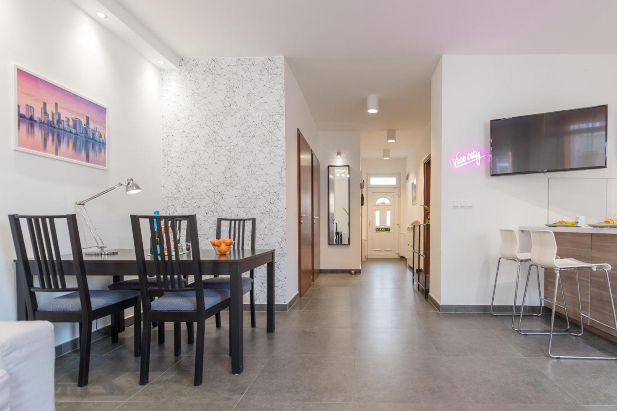 Miami Vice Apartment With Balcony Budapest Kültér fotó